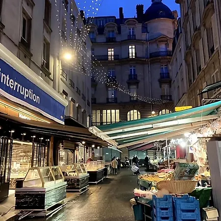 Apartment Upscale 80m2 2 Bedroom Near Champs Elysees *